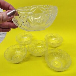 Set of 6 Clear Plastic Dessert Bowls Classy Embossed Grape Vine Pattern     (F8)